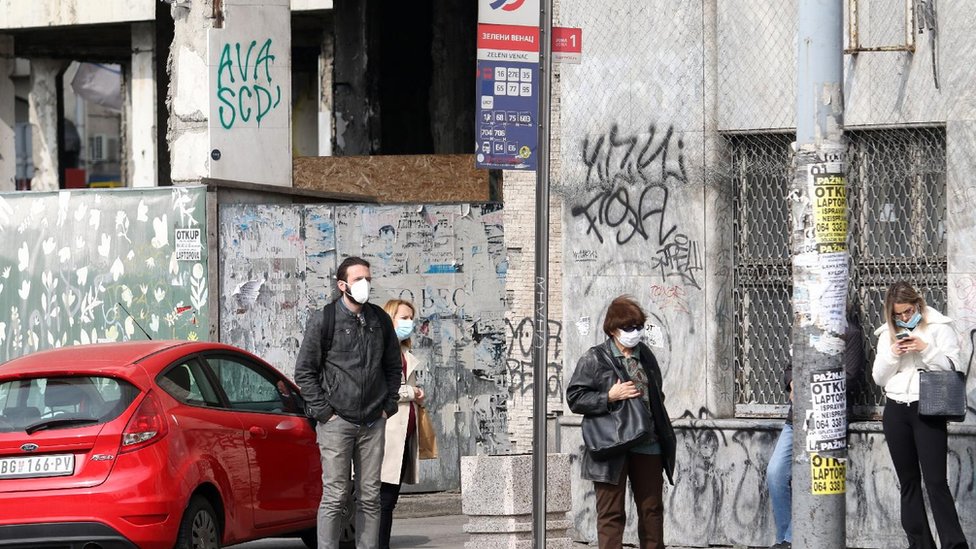 Korona virus: Raste broj ljudi u bolnicama u Srbiji, Italija produžila strože mere do maja 1 autobus, prevoz, ljudi, maske
