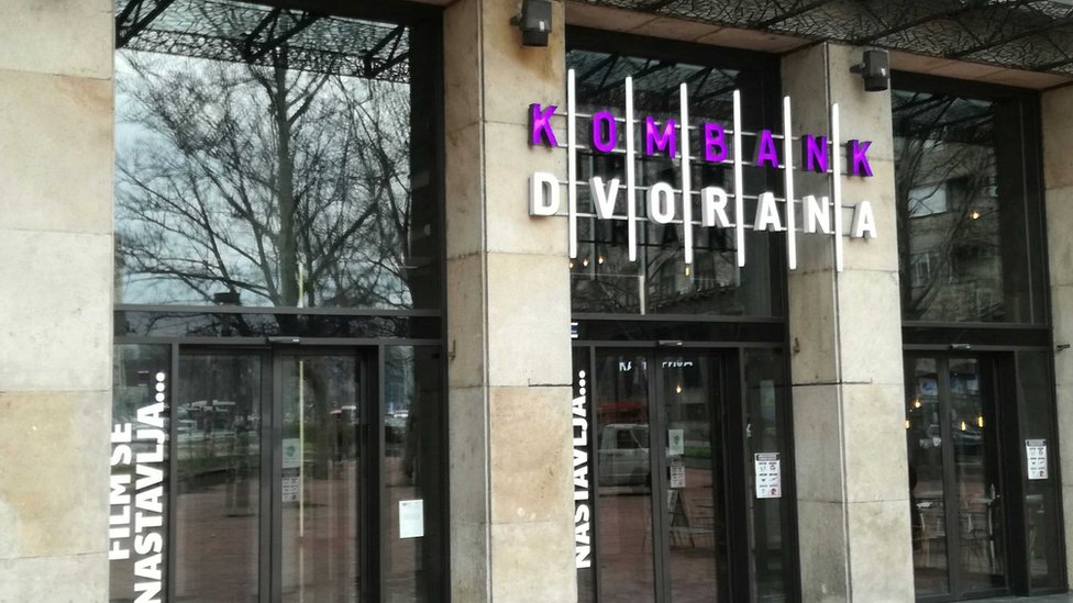 Korona virus i koncerti u Beogradu: Nastup Crvene jabuke izazvao polemike, Brnabić najavila kazne za organizatore 1 kombank