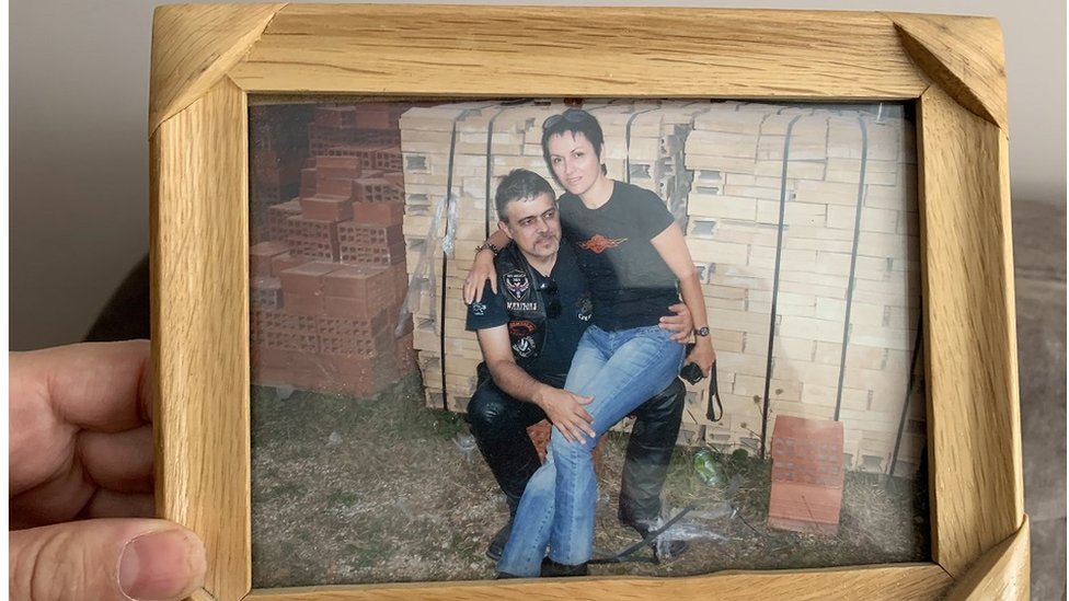 Preminuli lekari u Srbiji: Beli mantili iza kojih je ostala crnina 4 Slobodankina omiljena zajednička slika nje i muža, uprkos blokovima u pozadina, kaže kroz osmeh
