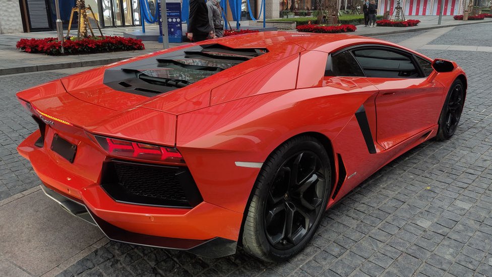 Korona virus i auto-industrija: Lamborgini ostvario rekordan profit u godini pandemije 1 Lamborghini in China.