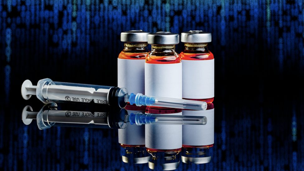 Korona virus i kriminal: Vakcine i Kovid pasoši prodaju se na crnom internet tržištu 1 vaccine vials and syringes