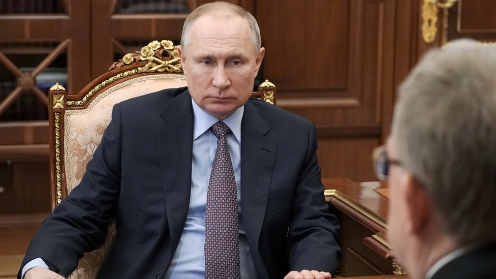Korona virusi, Putin i vakcine: Putin pozvao Ruse da se imunizuju i do kraja leta da stvore kolektivni imunitet 1 Russian President Vladimir Putin attends a meeting with Accounts Chamber Chairman Alexei Kudrin at the Kremlin in Moscow, Russia March 23, 2021.