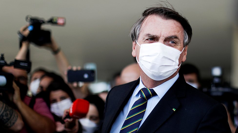 Brazil, politika i korona virus: Ostavka celog vojnog vrha, kriza potresa zemlju 1 Brazil's President Jair Bolsonaro is seen after a meeting with Brazil's Lower House Arthur Lira at the Planalto Palace, in Brasilia, 30 March 2021