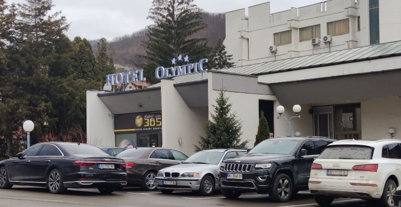 U Kosjeriću izbori, džipovi sa BG tablicama krstare po opštini 3 izbori2