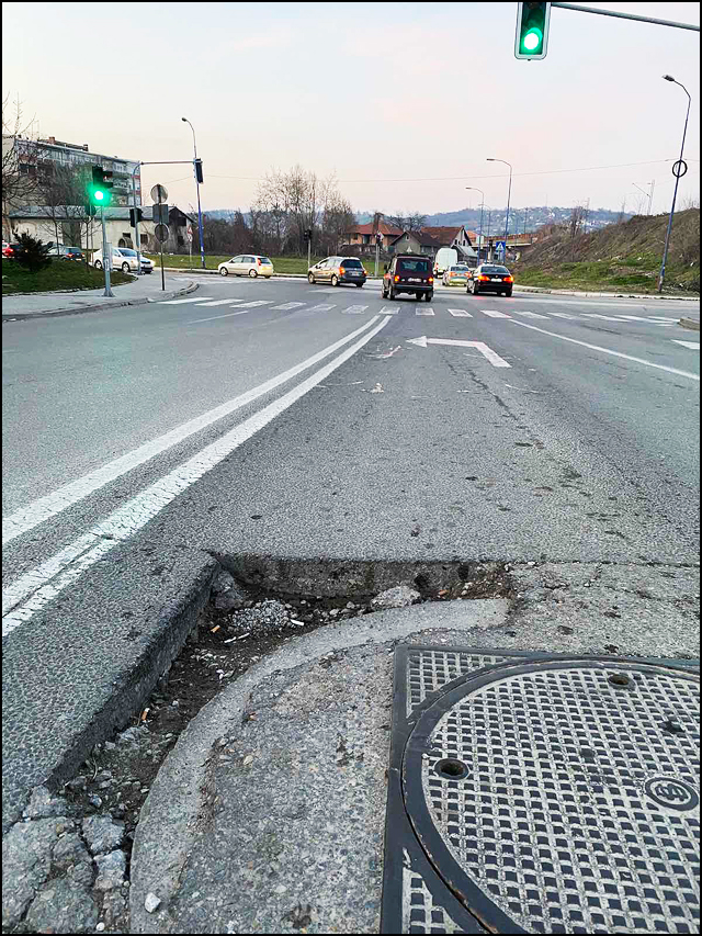 Razvaljene ulice 3 rupa na ulici 1