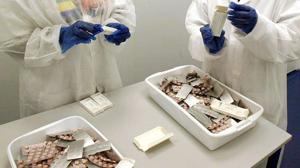 Korona virus i vakcine: Zašto bogate zemlje „blokiraju“ proizvodnju zemljama u razvoju 5 Life-saving antiretroviral drugs used to treat HIV/AIDS
