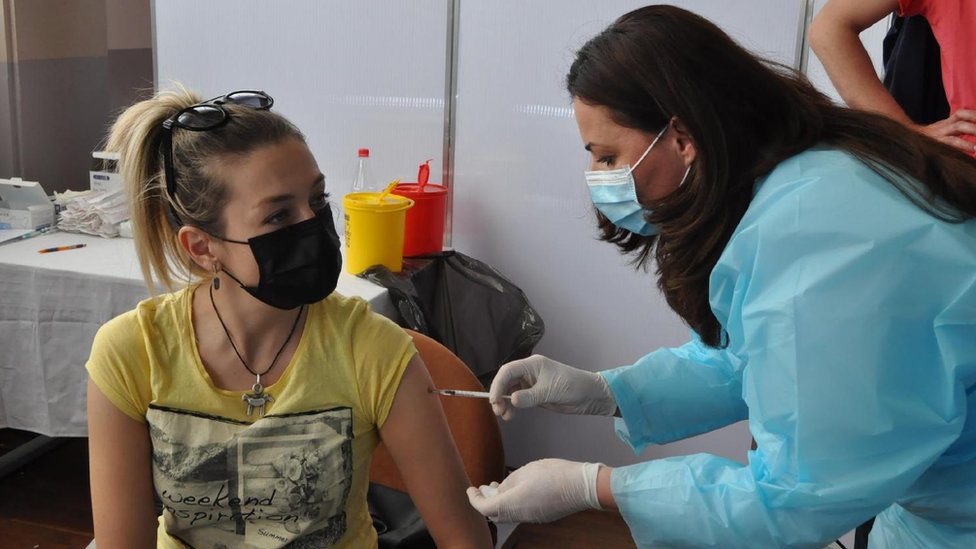 Korona virus: U Srbiji preminula zaražena trudnica, žena u Kolumbiji od 104 godine dva puta pobedila virus 1 vakcinacija