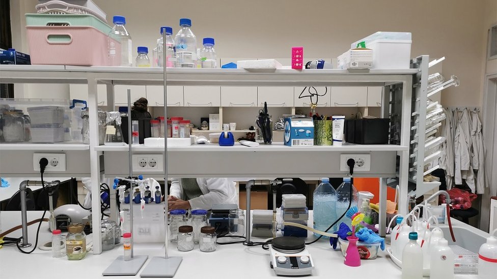 Srbija, korona virus i nauka: Šta je Kovidtarget i šta znači prenamena lekova 1 Hemijski fakultet u Beograd