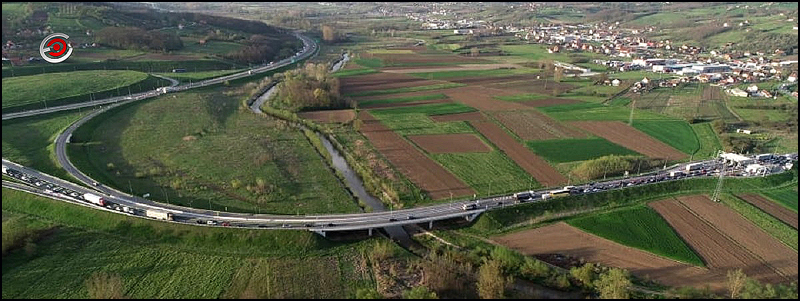 Ogromne gužve na autoputu, čekanje u mestu i po 40 minuta 2 dron Preljina 2