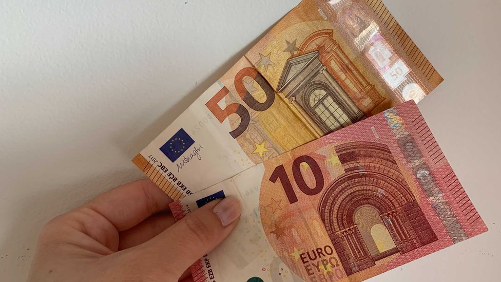 Korona virus, budžet i finansije u Srbiji: Počinje isplata 30 evra, kako se prijaviti za pomoć 2 pomoć