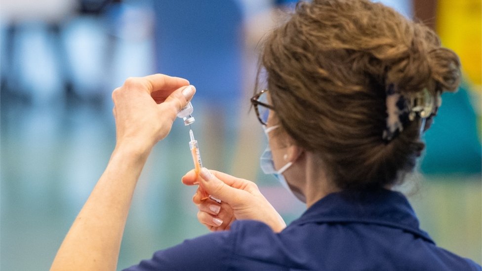 Korona virus: U Srbiji ublažene mere, u Izraelu maske više nisu obavezne u zatvorenom 1 Nurse