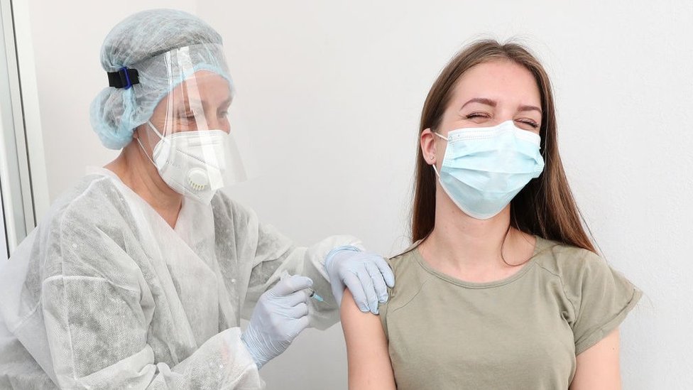 Korona virus: Oko 2,7 miliona ljudi dobilo prvu dozu vakcine u Srbiji, oko dva miliona ljudi u Engleskoj imalo dugotrajni kovid 1 Sputnik