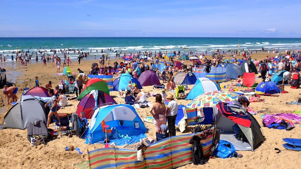 Putovanja, korona virus i vakcine: Kakva su pravila za nevakcinisane državljane Srbije u drugim zemljama 1 Plaža