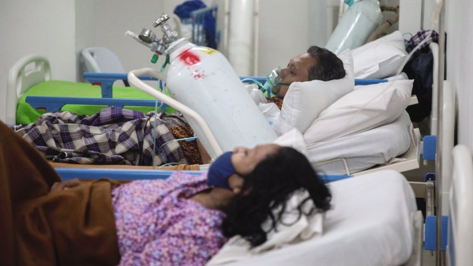 Korona virus: „Festival Egzit je bezbedniji od svake svadbe u Srbiji", u Indoneziji drastična nestašica kiseonika 1 Patients in a hospital