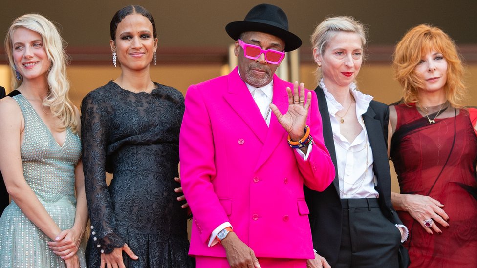 Film, Kan i festival: Zvezde posle godinu dana pauze prošetale crvenim tepihom 3 Melanie Laurent, Mati Diop, Spike Lee, Jessica Hausner, Mylene Farmer (left to right) on opening night