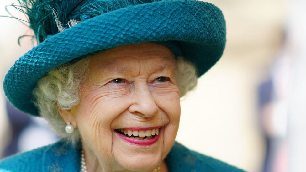 EURO 2020: Ma kakva korona, igra se za EURO 2020: Engleska podrhtava, Kraljica se prisetila 1966, princ Čarls vidi trofej 1 The Queen