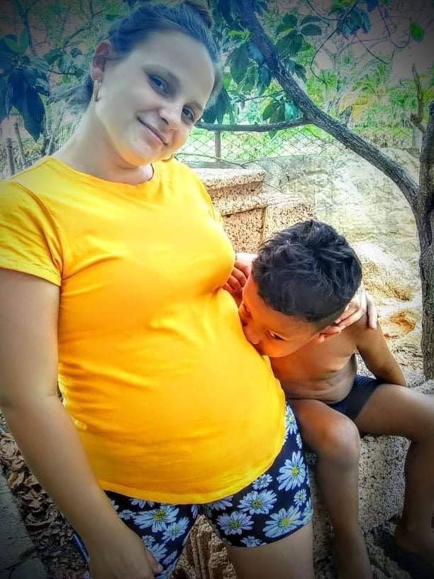 Korona virus i Kuba: Zemlja koja je slala lekare u inostranstvo, a sad joj preti kolaps zdravstva zbog Kovida-19 3 Family photo of a pregnant Lydda Rivero and her four-year-old son