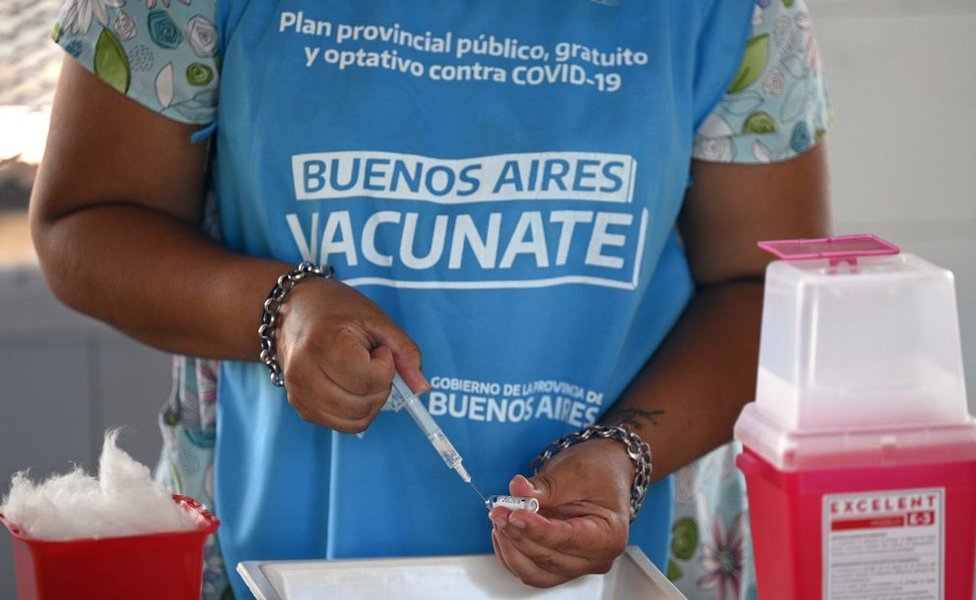Rusija, vakcinacija i korona virus: Delotvornost vakcine Sputnjik je 81 odsto, tvrde naučnici iz Sankt Peterburga 2 Sputnjik u Argentini