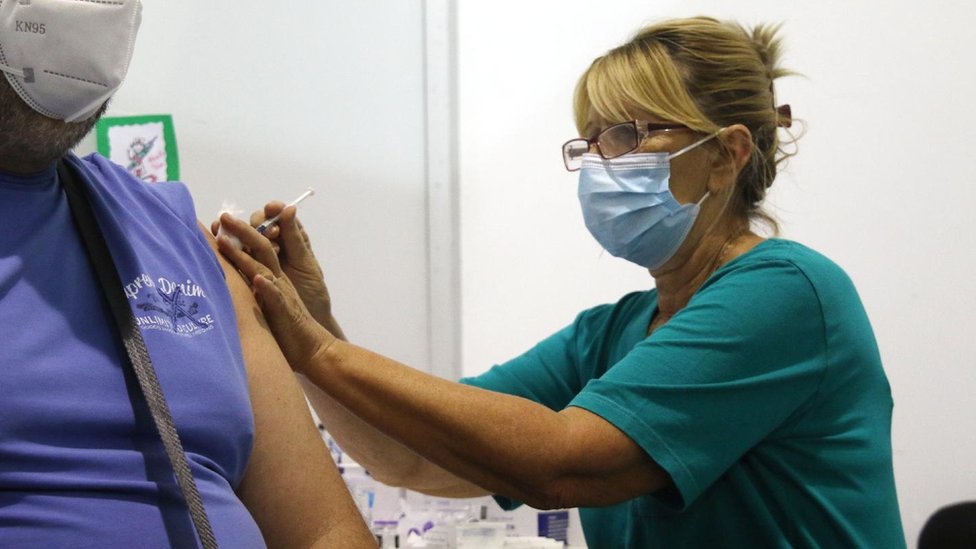 Korona virus i vakcinacija u Srbiji: „Sve kombinacije za treću dozu su bezbedne", tvrdi Darija Kisić 3 vakcinacija