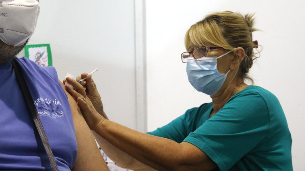 Korona virus: U Srbiji sve više zaraženih među mladima, SZO upozorava na posledice spore vakcinacije u Evropi 1 vakcinacija