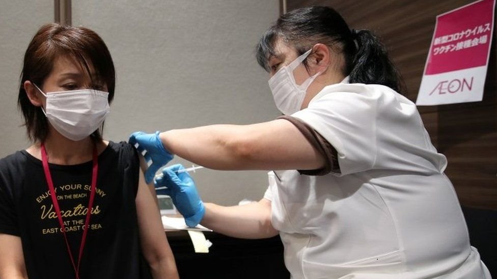 Korona virus: Nema razlike između vakcina za odrasle i decu, kažu iz Udruženja proizvođača inovativnih lekova, u Japanu obustavljena isporuka Moderna vakcine 1 vakcinacija u Japanu