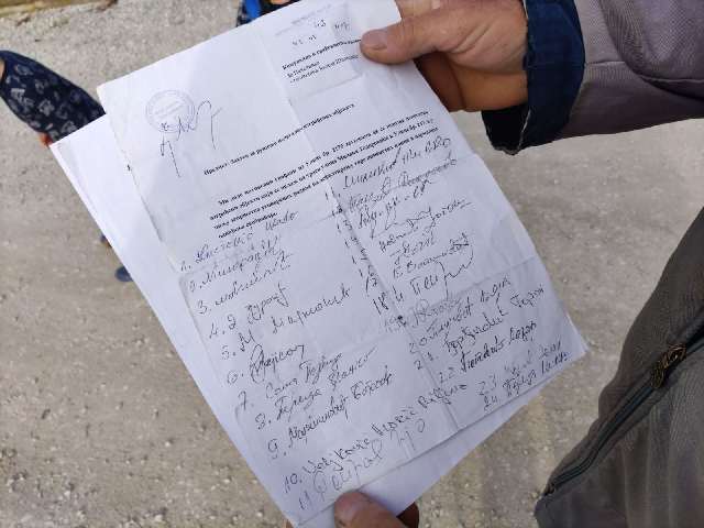 Uzeli im zemlju za put a ne daju asfalt (FOTO, VIDEO) 3 ULICA217B
