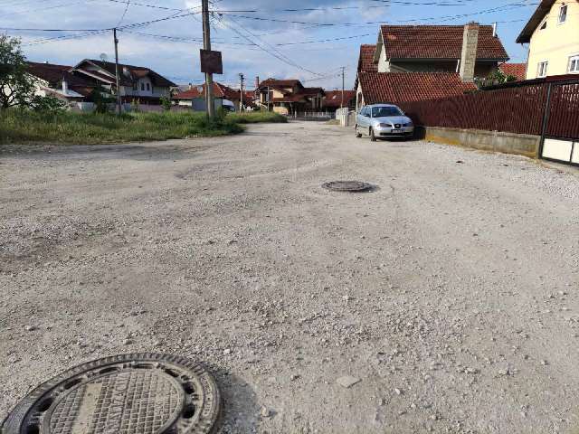 Uzeli im zemlju za put a ne daju asfalt (FOTO, VIDEO) 1 ulica217 1