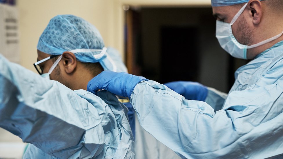 Korona virus i najčešća pitanja: Sve što ste hteli da znate o Kovidu-19 1 NHS doctors