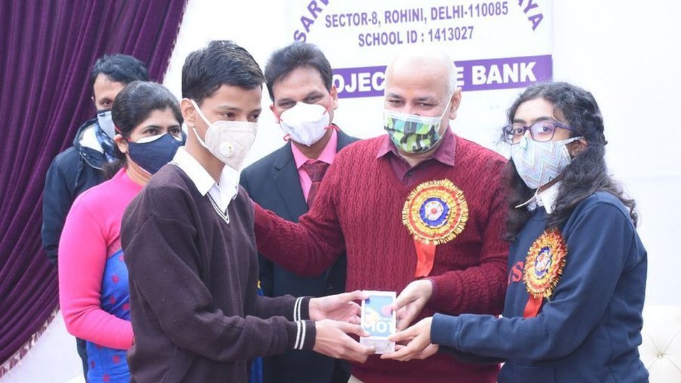 Deputy Chief Mister of Delhi Manish Sisodia giving away phones to students