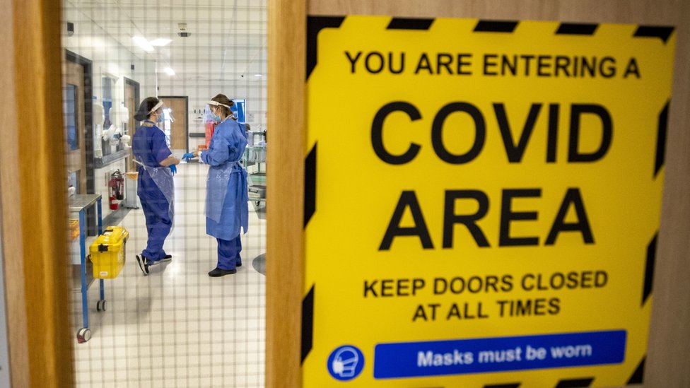 Korona virus: Još jedna trudnica preminula u Srbiji, gužve ispred kovid ambulanti, u Turskoj najviše novozaraženih od aprila 1 Covid ward in hospital