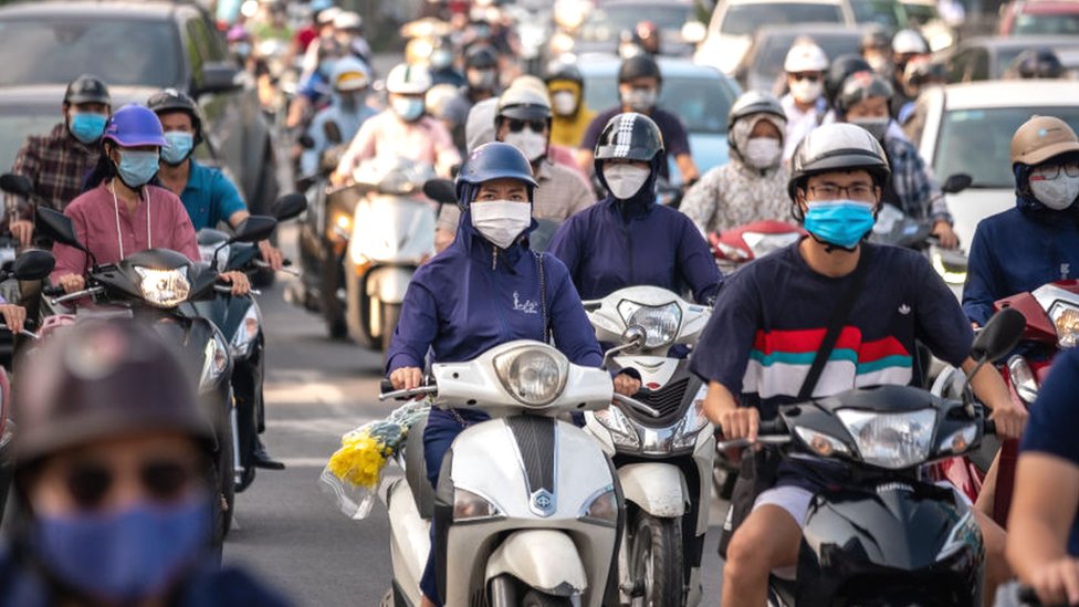 Korona virus i vakcinacija: Više od 50 zemalja nije uspelo da ostvari zacrtane ciljeve SZO-a 2 Rush hour street scene in Hanoi, Vietnam