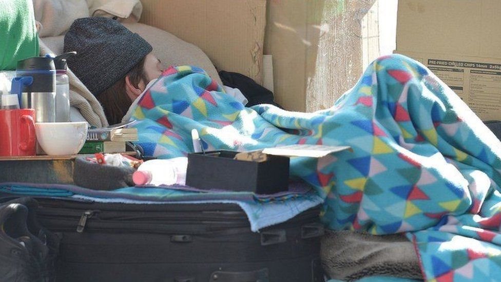 Beskućnici u Srbiji: „Život na ulici je takav da kad se probudiš ujutru, odmah razmišljaš gde ćeš uveče da spavaš" 1 beskućnik