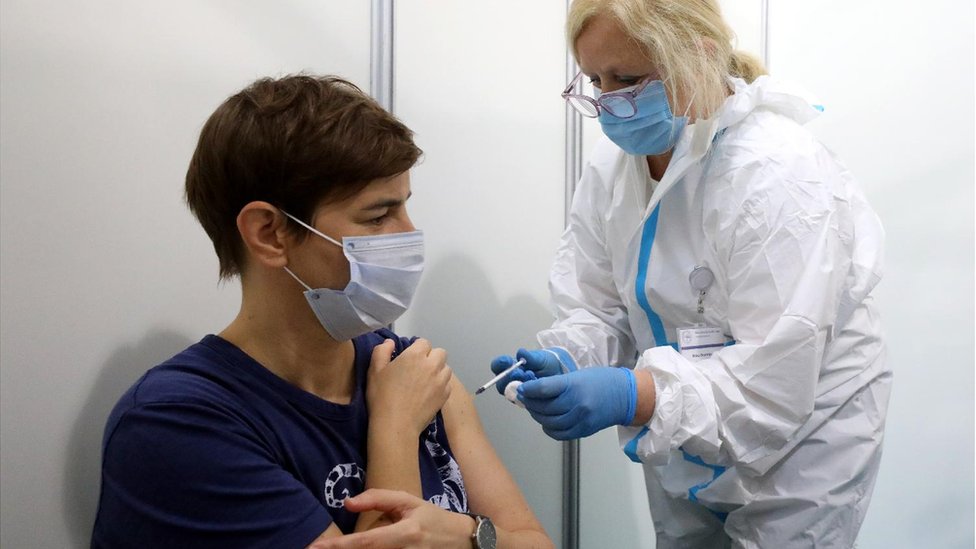 Ana Brnabić prima treću dozu vakcine