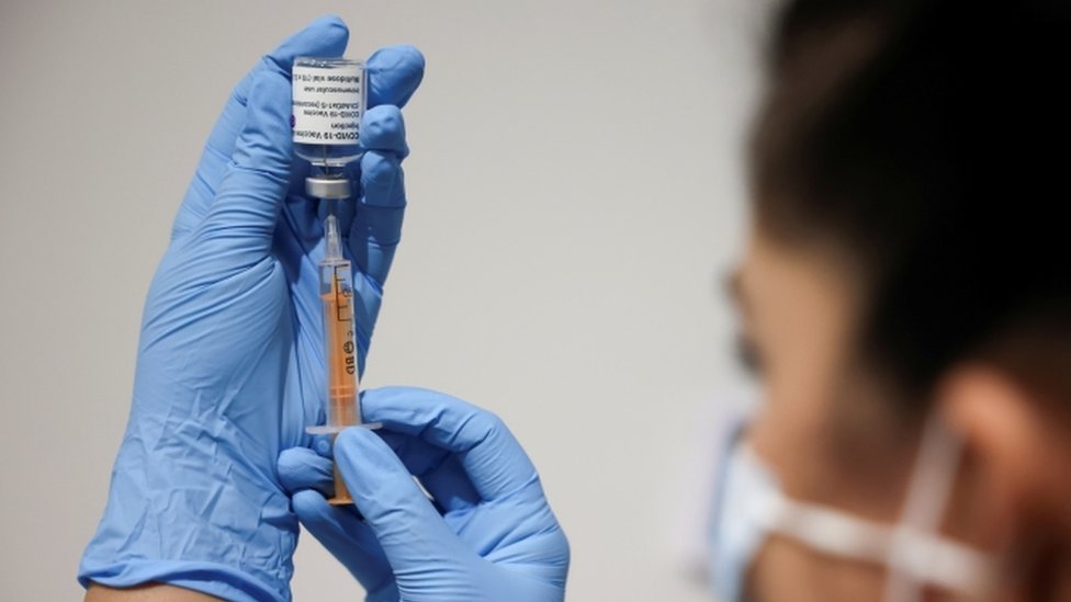 Korona virus i jezik: Oksfordski rečnik proglasio reč 2021. godine - Vaks (Vax) 1 A Covid-19 vaccine