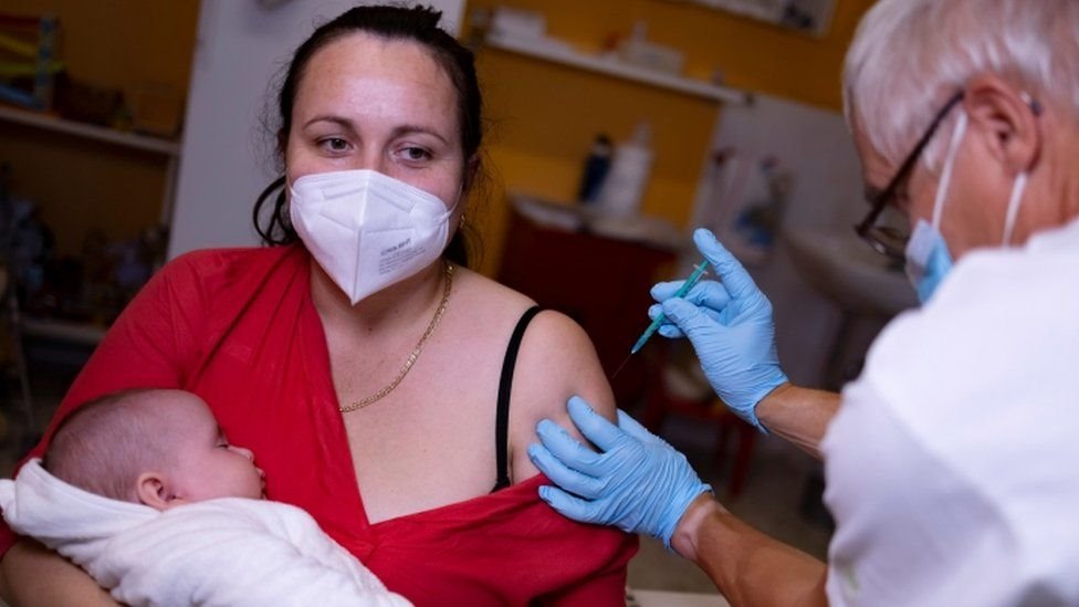 Korona virus: U Srbiji produžen školski raspust, u Hrvatskoj prvi slučaj Delta plus soja, iz SZO kažu da je Evropa ponovo epicentar kovid pandemije 1 vakcinacija
