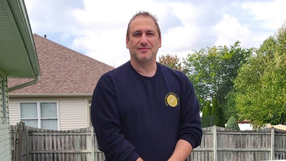 Korona virus, Amerika i posao: Ako odbijate vakcinaciju, treba li da dobijete otkaz 5 Douglas outside of his home