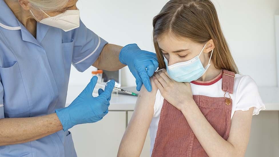 Korona virus: U Srbiji manje pacijenata u bolnicama, u Izraelu počela vakcinacija dece mlađe od 11 godina 1 vakcinacija dece