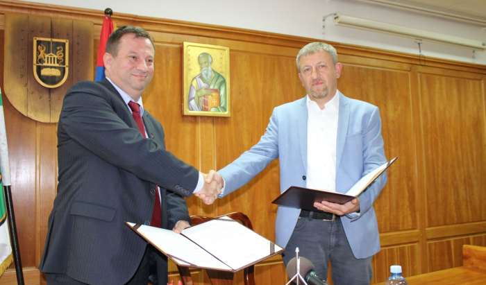 Prof. dr Nenad Filipovis rektor Univerziteta u Kragujevcu i Remi Savu regionlni menadzer kompanije Endava za Adriatik region