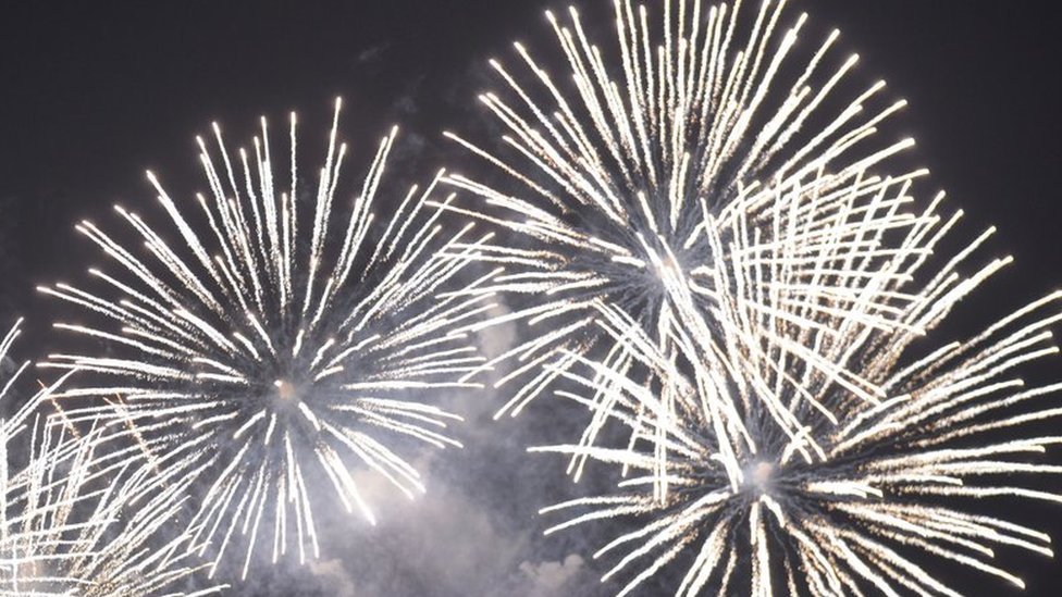 Doček Nove godine, Srbija i region: Od koncerata, preko performansa i zabrana, do lutrije - koliko će koštati novogodišnja noć 4 Fireworks