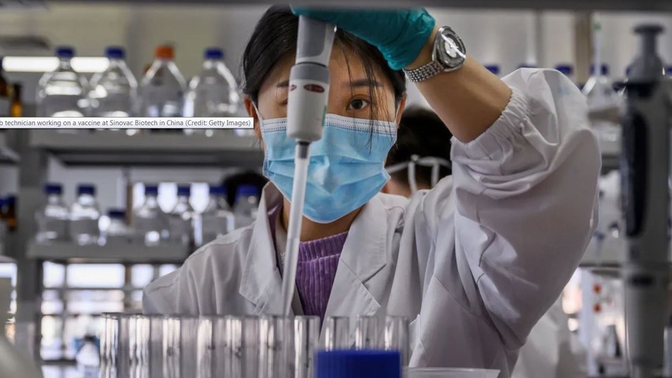 Korona virus i vakcinacija: Kakva je budućnost vakcina protiv kovida-19? 1 Naučnica u laboratoriji
