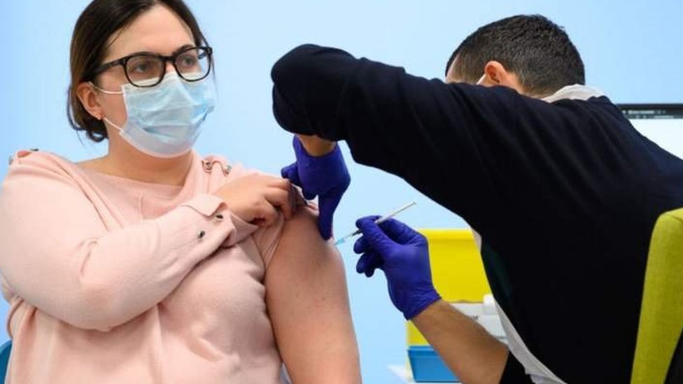 Korona virus: U Srbiji preminula još jedna porodilja zaražena kovidom, nevakcinisani u Austriji i dalje u karantinu 1 vakcinacija