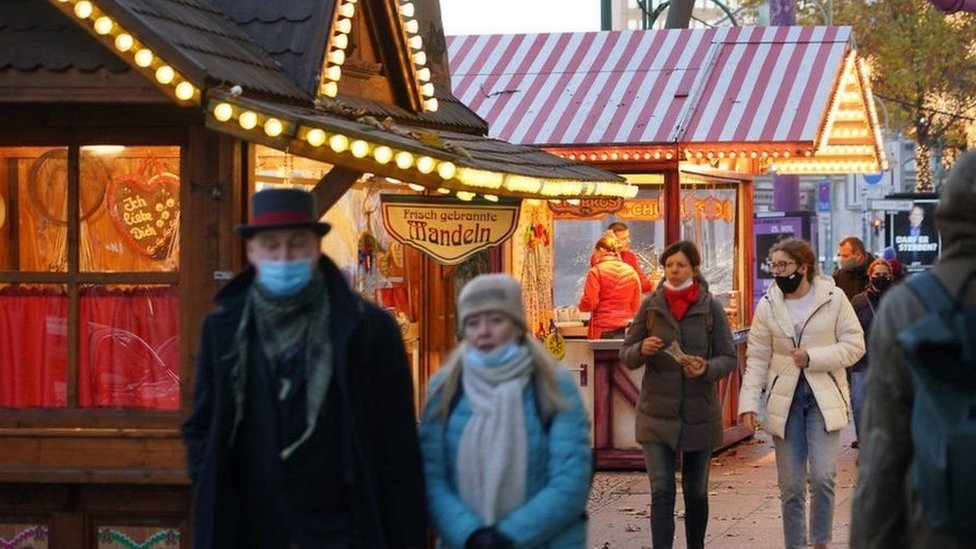 Korona virus: Omikron otkazao Svetski ekonomski forum u Davosu, Holandija zaključana, u Londonu vanredna situacija 1 nogovodišnji pazar