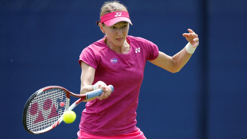 Novak Đoković: Srpski teniser drugi put preboleo kovid u decembru i tako dobio medicinsko opravdanje da se ne vakciniše, tvrde njegovi advokati 2 Renata Voracova hits a forehand shot