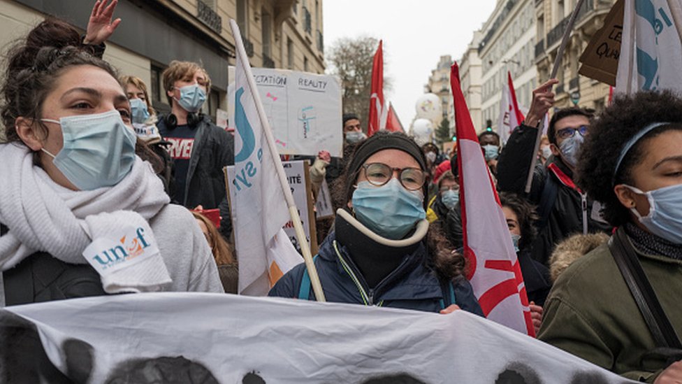 Korona virus: Najviše novozaraženih u danu u Srbiji, masovni štrajk nastavnika u Francuskoj, nevakcinisanom ocu u Kanadi zabranjeno da viđa dete 1 French teachers on strike