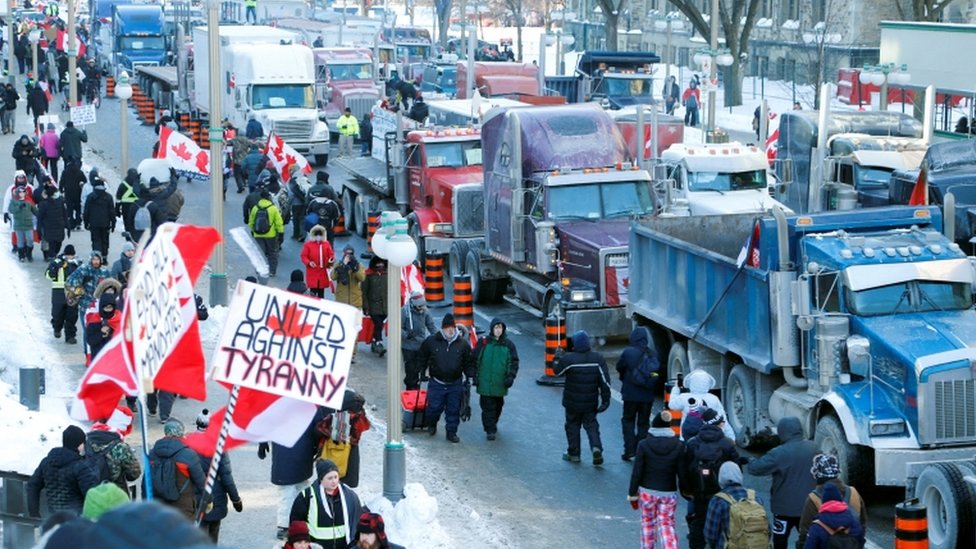 Korona virus, Kanada i protesti: „Konvoj slobode" - Kamiondžije paralisale Otavu zbog vakcinacije 1 Truckers on the streets of Ottawa