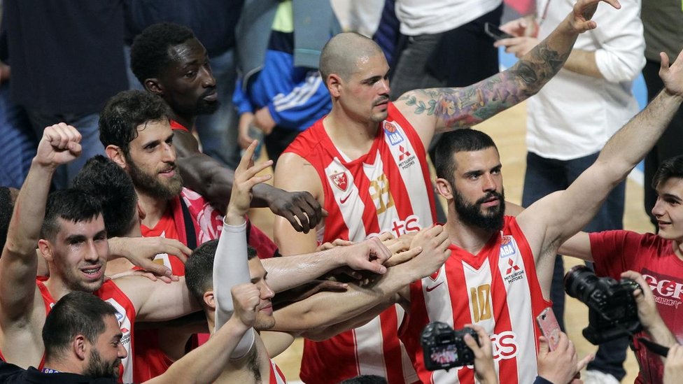 Sport i korona virus: Uefa najavljuje pooštravanje mera - ko sve prvo mora na vakcinu, pa na teren 4 Košarkaši Zvezde