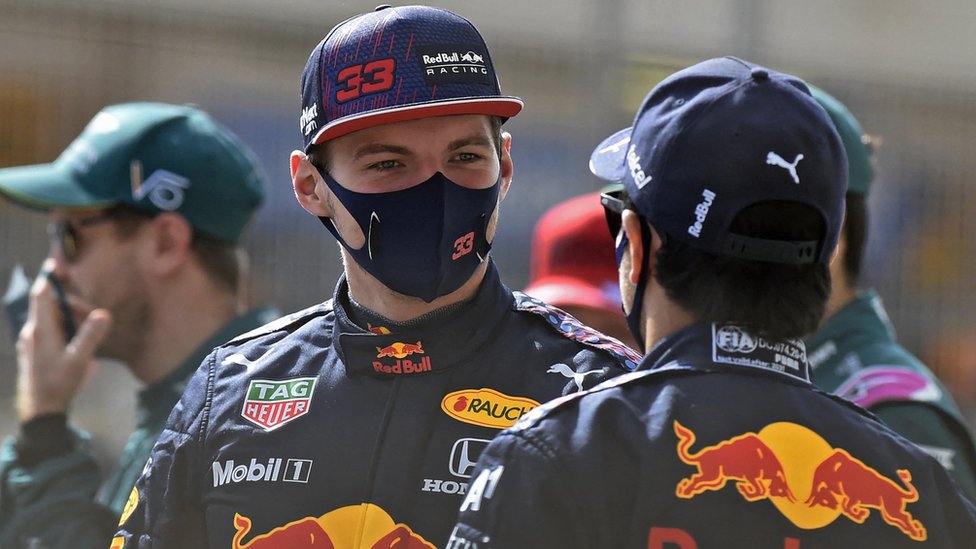 Sport i korona virus: Uefa najavljuje pooštravanje mera - ko sve prvo mora na vakcinu, pa na teren 6 Red Bull driver Max Verstappen wearing a face mask