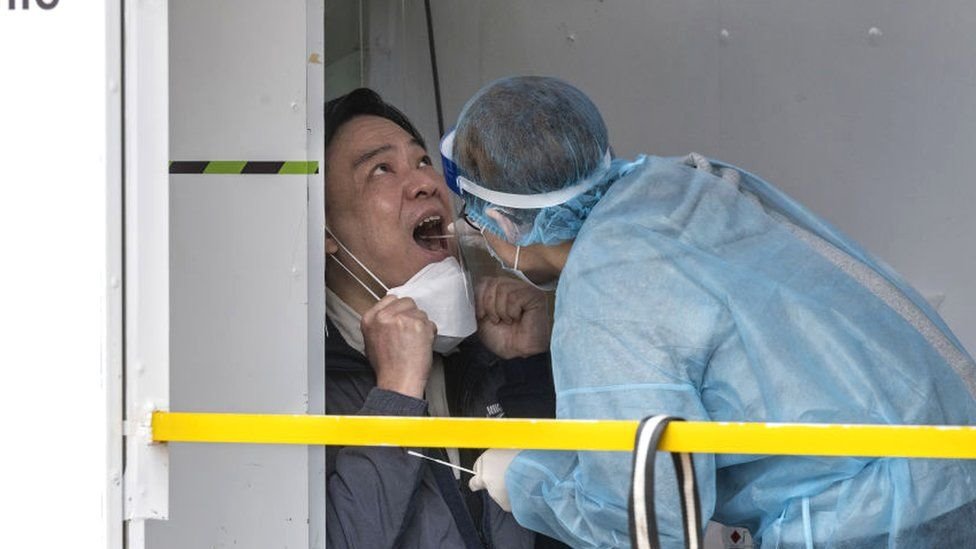 Korona virus: Iz Kriznog štaba Srbije kažu da nema ukidanja sadašnjih mera, ali ni uvođenja novih, na Novom Zelandu demonstranti gađali tinejdžerku jajima jer je nosila masku 1 testiranje