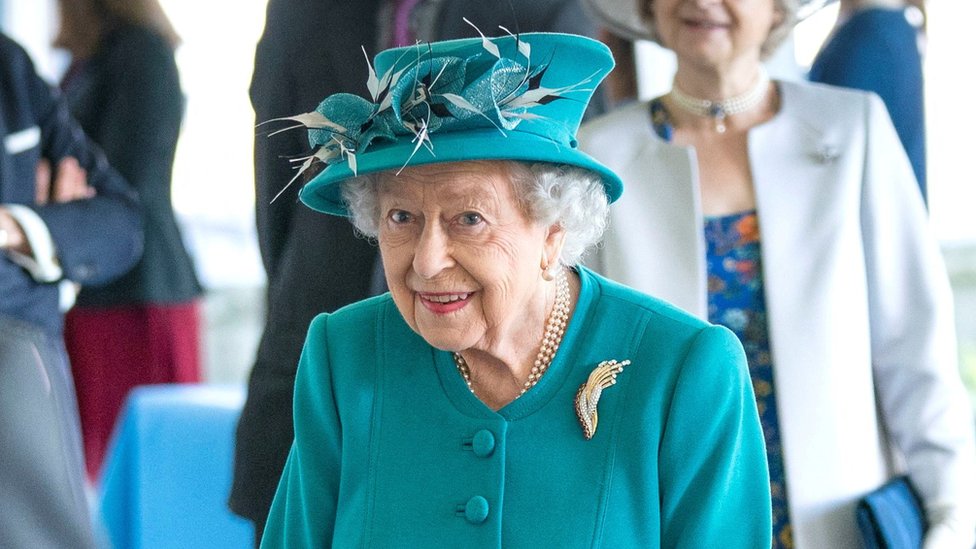 Kraljevska porodica i korona virus: Kraljica Elizabeta posle pozitivnog testa otkazuje učešće na događajima 1 Britain's Queen Elizabeth visits the Edinburgh Climate Change Institute at the University of Edinburgh