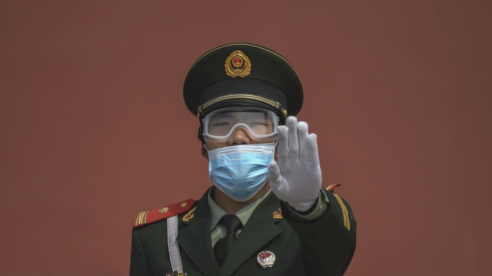 Korona virus i Kina: Kako se „nulta kovid” politika menja - zašto se zatvaraju gradovi 1 A Chinese police